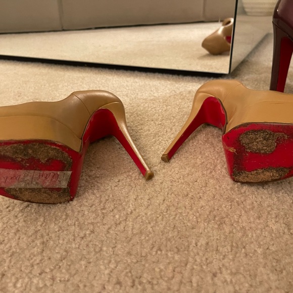 Christian Louboutin Round Toe biege platform heel - Picture 3 of 10